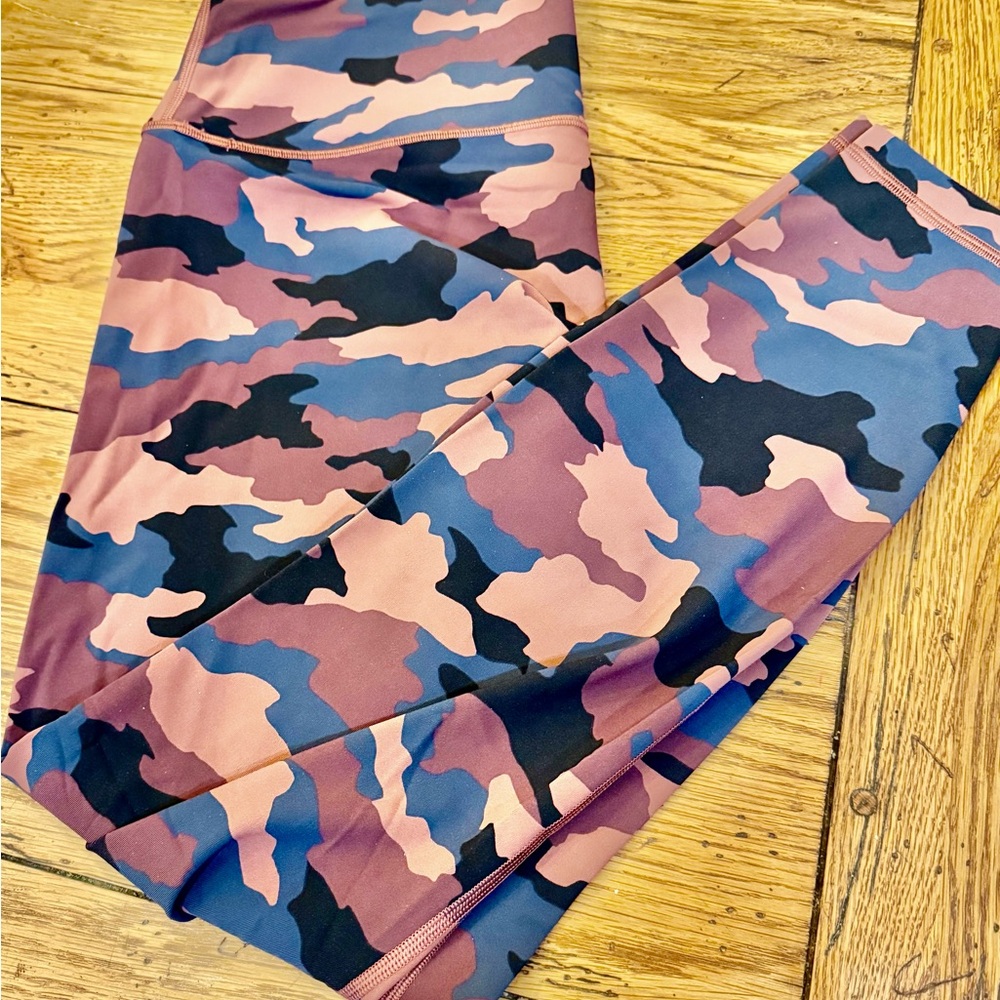 NWOT Lulu lemon women’s camouflage leggings